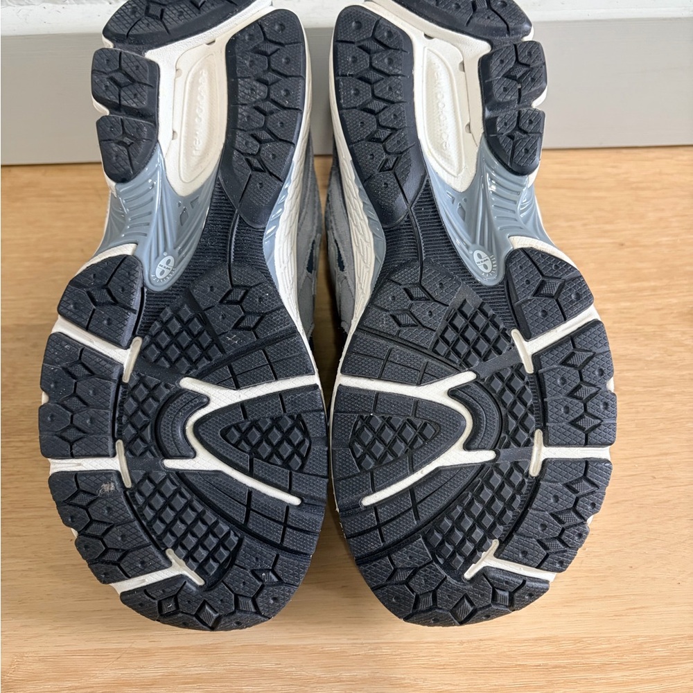 New Balance 2002R Grey Mesh Suede Sneakers 6.5W/4.5Kids Worn Once - Picture 4 of 9